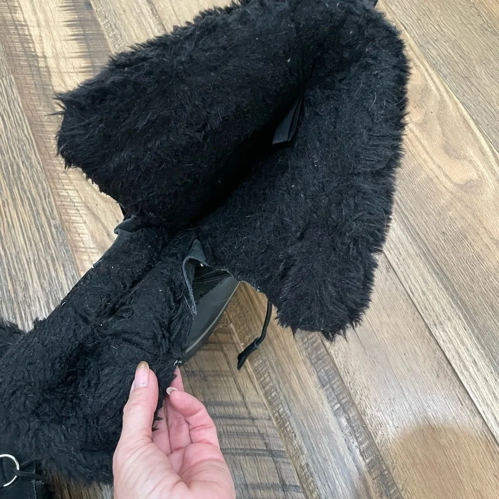 Khombu Waterproof tall winter boots Wm 8